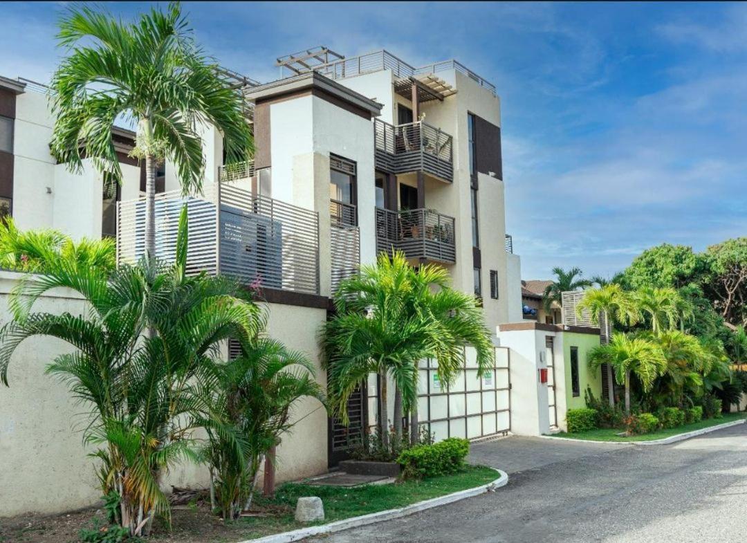 Finest Accommodation Riches Manor 1 Gladstone Drive Apt A2 Kgn 6 New Kgn Kingston Zewnętrze zdjęcie